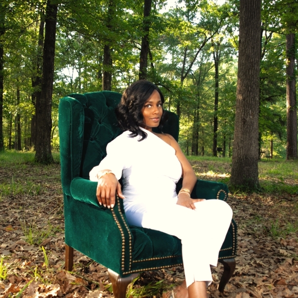 Meet your Posher, Chic - Picture 1 of 3